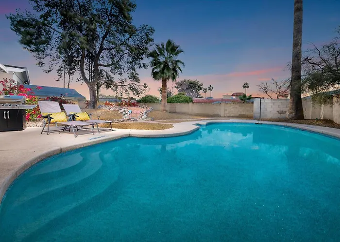 Loma Vista - Amazing Backyard Pool & Fire Pit Tempe